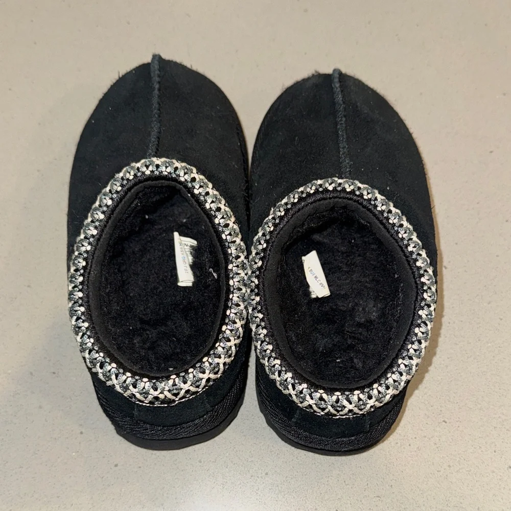 Uggs kid’s Black Suede Faux-Fur Lined Slip-On Slippers